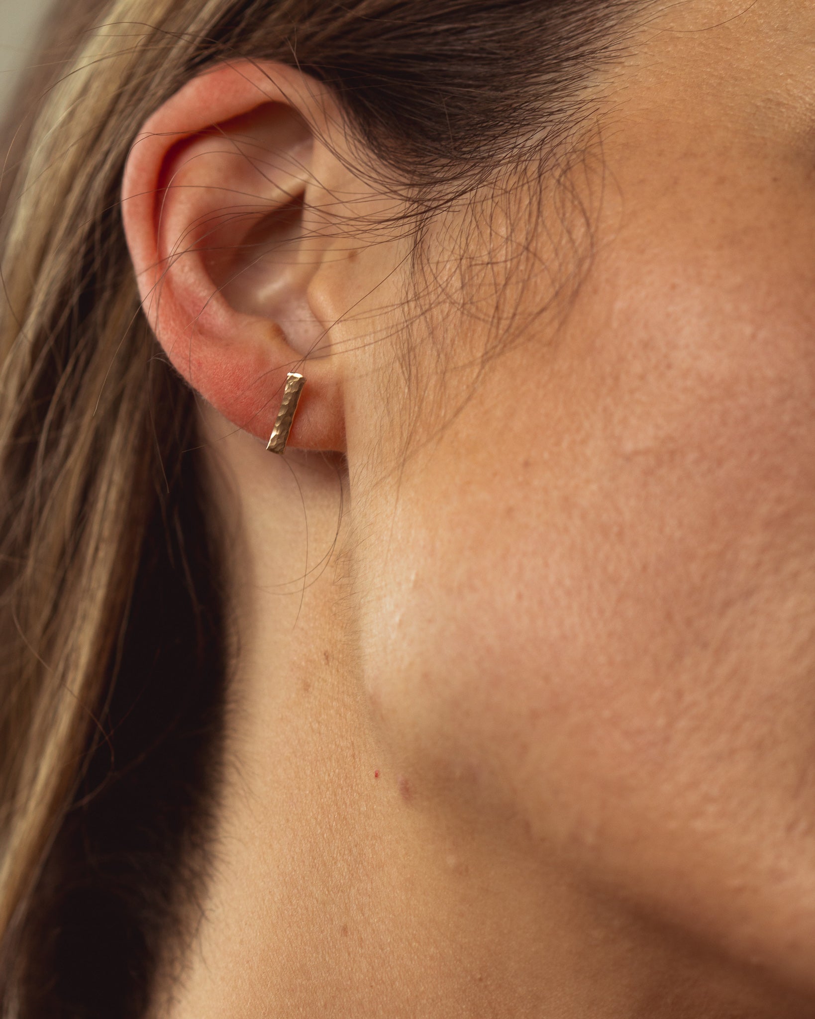 Apia Bar Stud Earrings