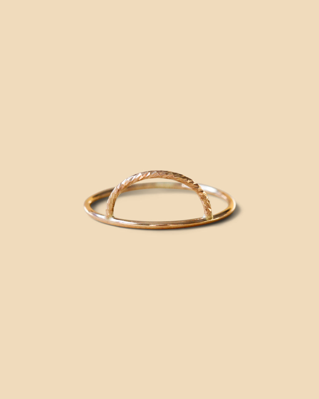 klap Druif Pessimist Lenora sun ring. Half moon wire ring - Everly Made